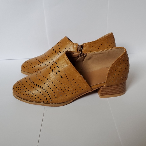 Shoes - Hollow out casual shoes loafers size 7